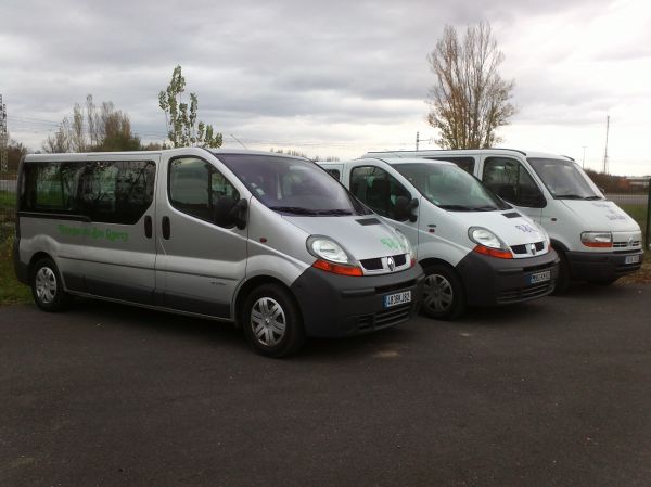 minibus véhicule de moyenne capacité